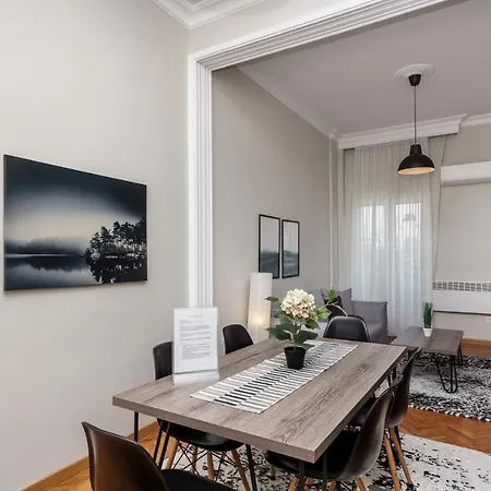 C.4 Red Rose #colony_central_apartment Appartamento *